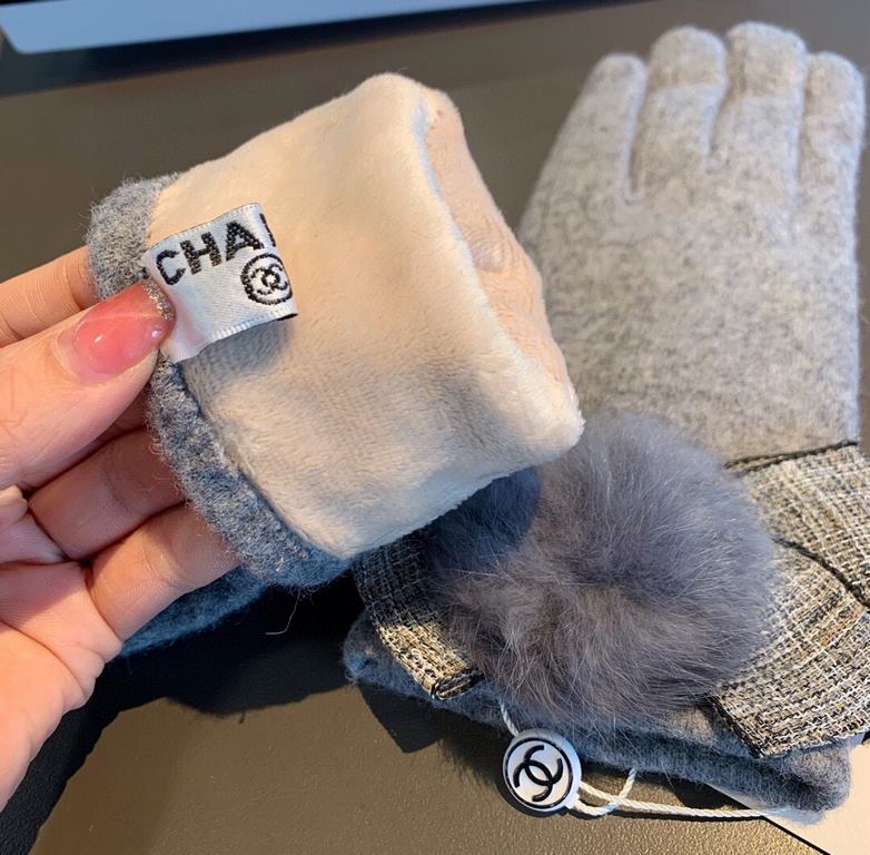 With packaging2022 new Chanel Chanel counter new wool gloves, fashion gloves, fall and winter warm padded lining, with fox fur ball ten bow   on the hand super comfortable and soft, versatile! Average size