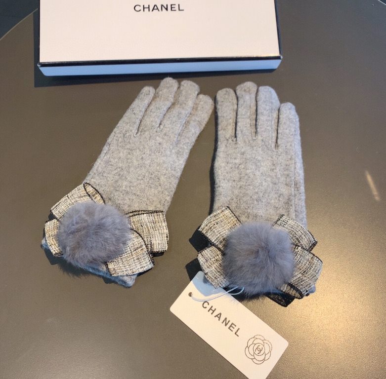 With packaging2022 new Chanel Chanel counter new wool gloves, fashion gloves, fall and winter warm padded lining, with fox fur ball ten bow   on the hand super comfortable and soft, versatile! Average size