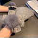 With packaging2022 new Chanel Chanel counter new wool gloves, fashion gloves, fall and winter warm padded lining, with fox fur ball ten bow   on the hand super comfortable and soft, versatile! Average size