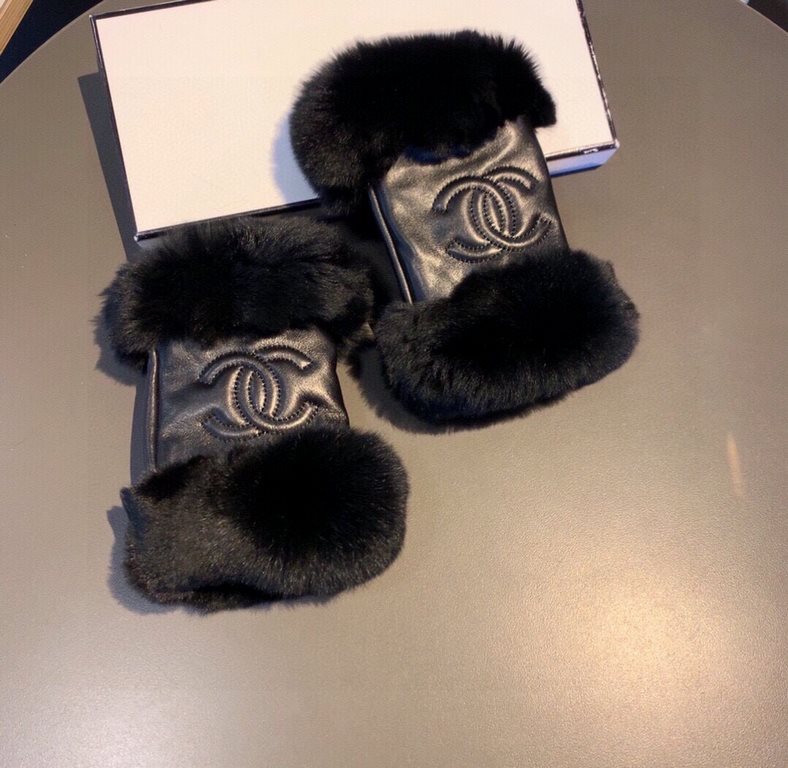 With packagingChanel Chanel 2022 fall and winter lazy rabbit hair sheep finger sheepskin gloves   worth comparing     the same paragraph of different quality, kill the market poor product, imported first-class sheepskin 