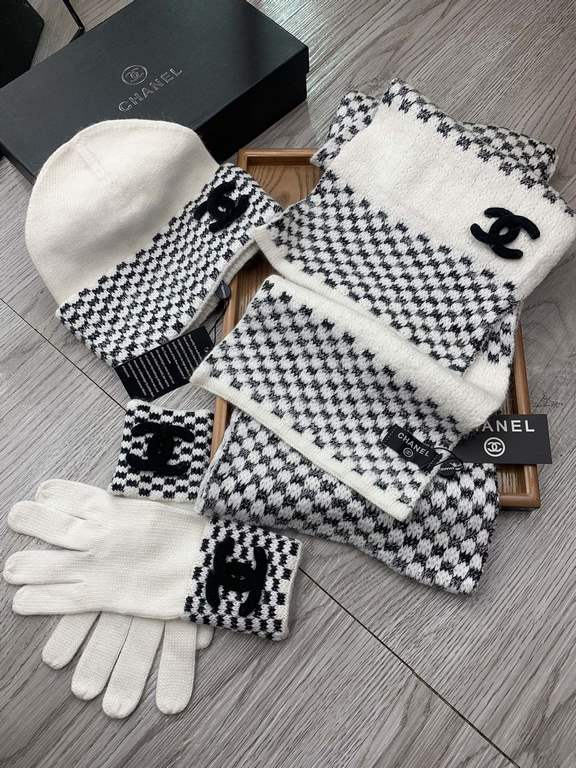 C family. [Three-piece wool suit hat  scarf  gloves] classic suit hat! Warm and super comfortable ~ winter Miss ageing artifacts Oh ~ this winter you are missing such a set of suit hat la ~ and warm and stylish! Men's an