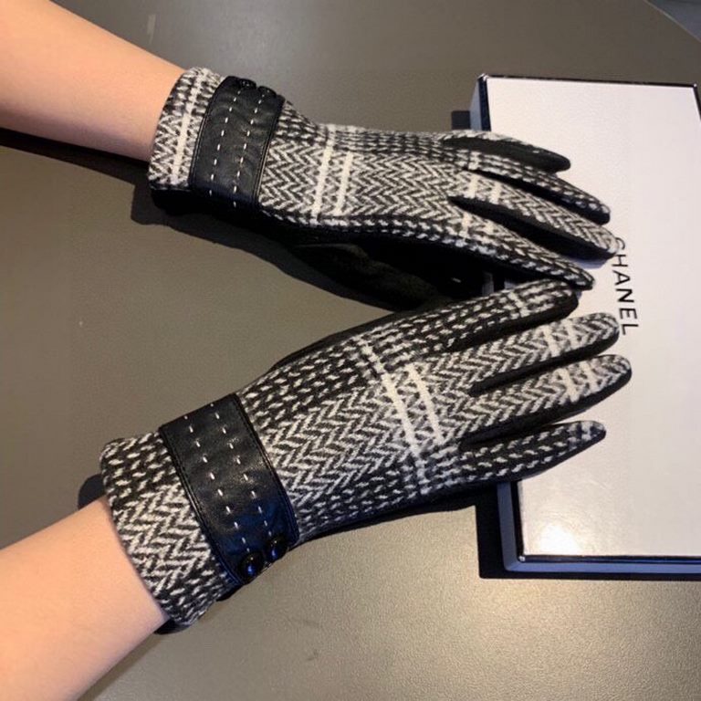 With packaging2022 new Chanel Chanel counter new wool gloves, fashion gloves, fall and winter warm padded lining, on the hand super comfortable and soft, versatile! Average size