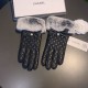 .Chanel Chanel 2022 fall and winter lazy rabbit hair messy embroidery   Sheepskin gloves   mobile touch screen, worth comparing    the same paragraph of different qualities, kill the market poor products, imported first-