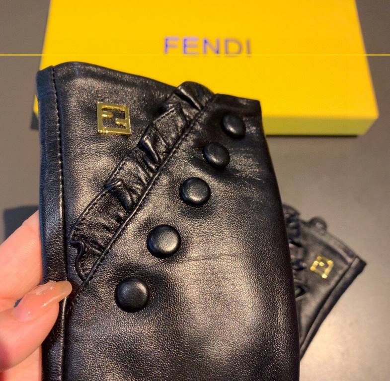 .Fendi FENDI  2022 fall and winter twill double FF original hardware first-class single leather gloves   mobile touch screen, worth comparing     the same paragraph of different qualities, kill the market poor products, 