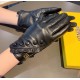 .Fendi FENDI  2022 fall and winter twill double FF original hardware first-class single leather gloves   mobile touch screen, worth comparing     the same paragraph of different qualities, kill the market poor products, 