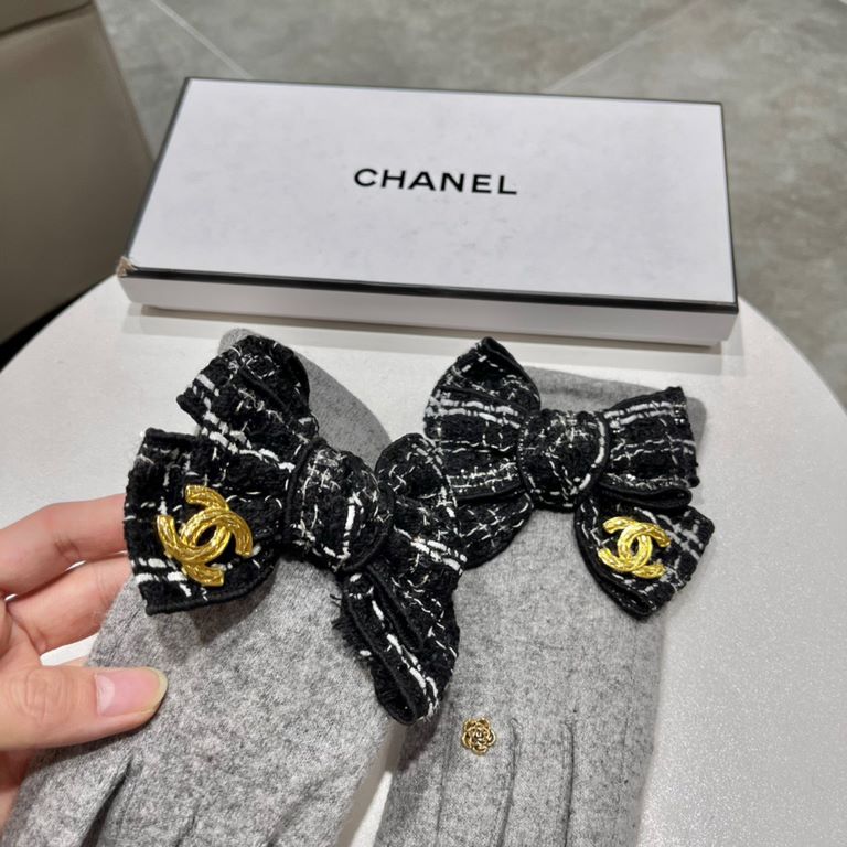 2022 new Chanel Chanel counter new wool gloves, fashion gloves, fall and winter warm padded lining, on the hand super comfortable and soft, versatile! Matching box   even size