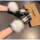 With packagingBurberry BURBERRY counter new large fox fur ball   wool gloves   fashion gloves, fall and winter warm padded lining, classic plaid, on the hand super comfortable and soft,   versatile! average size