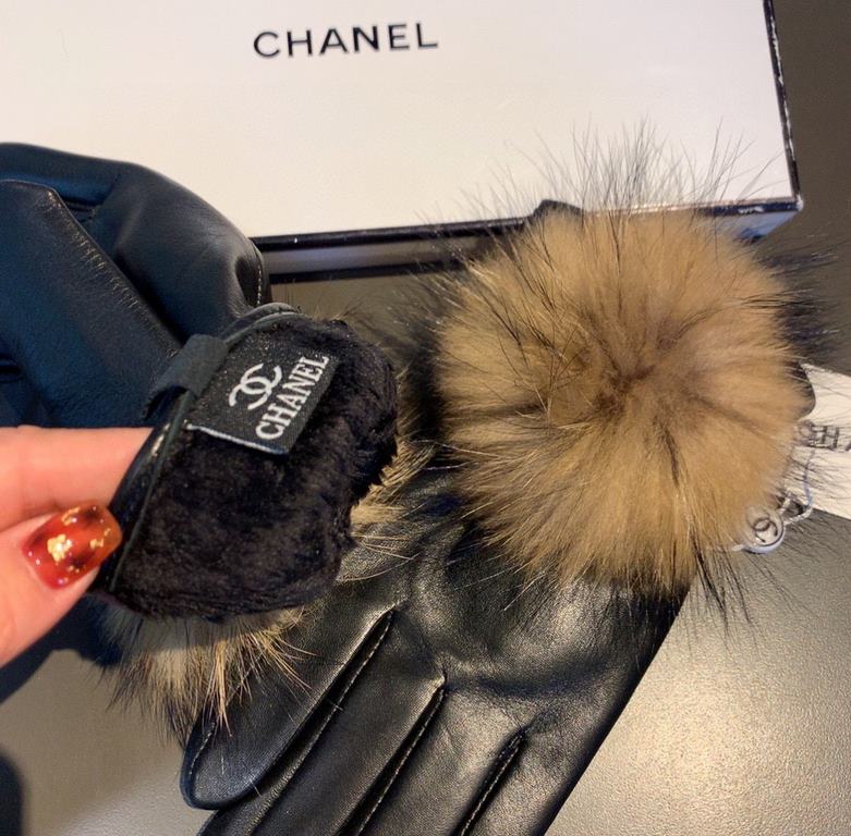 With packaging Chanel Chanel 2022 fall and winter large fox fur ball touch screen gloves   goddesses set of beauty must have   single product, beautiful   worth comparing    the same paragraph of different quality, kill 