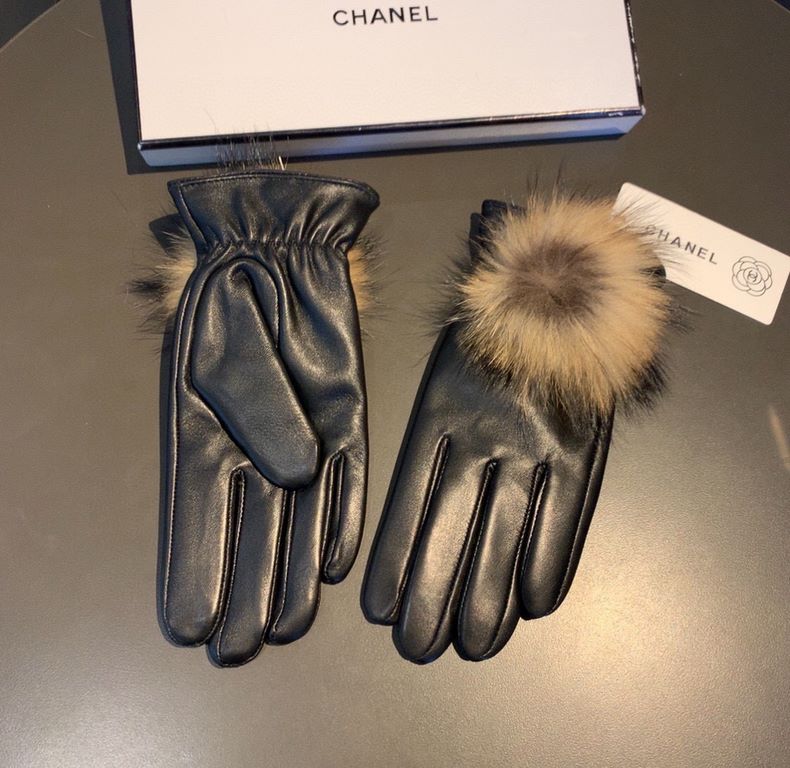 With packaging Chanel Chanel 2022 fall and winter large fox fur ball touch screen gloves   goddesses set of beauty must have   single product, beautiful   worth comparing    the same paragraph of different quality, kill 