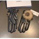 With packaging Chanel Chanel 2022 fall and winter large fox fur ball touch screen gloves   goddesses set of beauty must have   single product, beautiful   worth comparing    the same paragraph of different quality, kill 