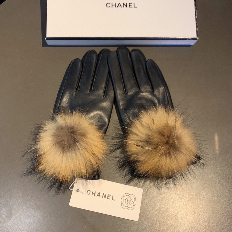 With packaging Chanel Chanel 2022 fall and winter large fox fur ball touch screen gloves   goddesses set of beauty must have   single product, beautiful   worth comparing    the same paragraph of different quality, kill 