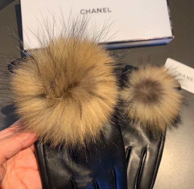 With packaging Chanel Chanel 2022 fall and winter large fox fur ball touch screen gloves   goddesses set of beauty must have   single product, beautiful   worth comparing    the same paragraph of different quality, kill 