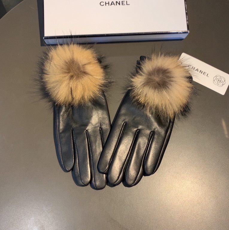 With packaging Chanel Chanel 2022 fall and winter large fox fur ball touch screen gloves   goddesses set of beauty must have   single product, beautiful   worth comparing    the same paragraph of different quality, kill 