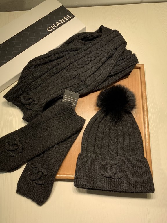 C family. [Three-piece wool suit fox hair hat  scarf  gloves] classic suit hat! Warm and super comfortable ~ winter Miss ageing artifacts Oh ~ this winter you are missing such a set of suit hat la ~ and warm and stylish!