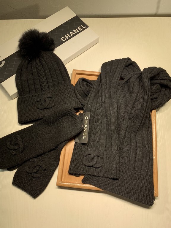 C family. [Three-piece wool suit fox hair hat  scarf  gloves] classic suit hat! Warm and super comfortable ~ winter Miss ageing artifacts Oh ~ this winter you are missing such a set of suit hat la ~ and warm and stylish!