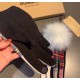 With packagingBurberry BURBERRY counter new large fox fur ball   wool gloves   fashion gloves, fall and winter warm padded lining, classic plaid, on the hand super comfortable and soft,   versatile! average size