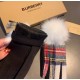 With packagingBurberry BURBERRY counter new large fox fur ball   wool gloves   fashion gloves, fall and winter warm padded lining, classic plaid, on the hand super comfortable and soft,   versatile! average size