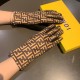 RunFendi FENDI  2022 fall and winter cashmere gloves worth comparing     the same paragraph of different quality, kill the market poor product,   classic but not fashionable paragraph . Like can get started, this quality