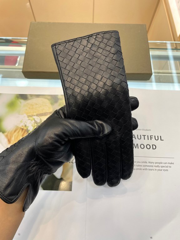 Pictures (women's models)   touch screen gloves BV couple models   [original quality] 100% selection of imported sheepskin Leather fine and soft Recognition of imported sheepskin has a feel    cashmere lining to keep war