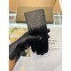 Pictures (women's models)   touch screen gloves BV couple models   [original quality] 100% selection of imported sheepskin Leather fine and soft Recognition of imported sheepskin has a feel    cashmere lining to keep war