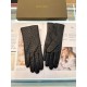 Pictures (women's models)   touch screen gloves BV couple models   [original quality] 100% selection of imported sheepskin Leather fine and soft Recognition of imported sheepskin has a feel    cashmere lining to keep war