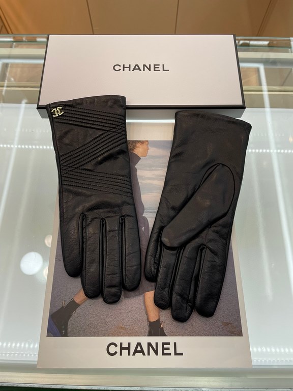 Chanel hot circle of friends women's leather gloves, imported from Ethiopia touch screen sheepskin, simple and generous static surface style add small LOGO buckle, super soft padded lining wear comfortable