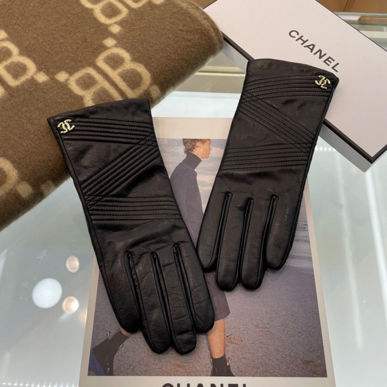 Chanel hot circle of friends women's leather gloves, imported from Ethiopia touch screen sheepskin, simple and generous static surface style add small LOGO buckle, super soft padded lining wear comfortable