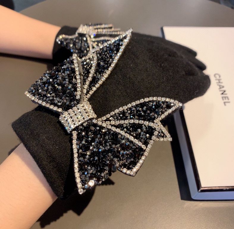 With boxChanel Chanel counter new wool gloves, big bow applique diamond   fashion gloves, fall and winter warm padded lining, super coy bow  , on the hand super comfortable soft, versatile! average size