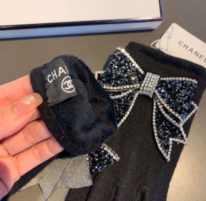 With boxChanel Chanel counter new wool gloves, big bow applique diamond   fashion gloves, fall and winter warm padded lining, super coy bow  , on the hand super comfortable soft, versatile! average size