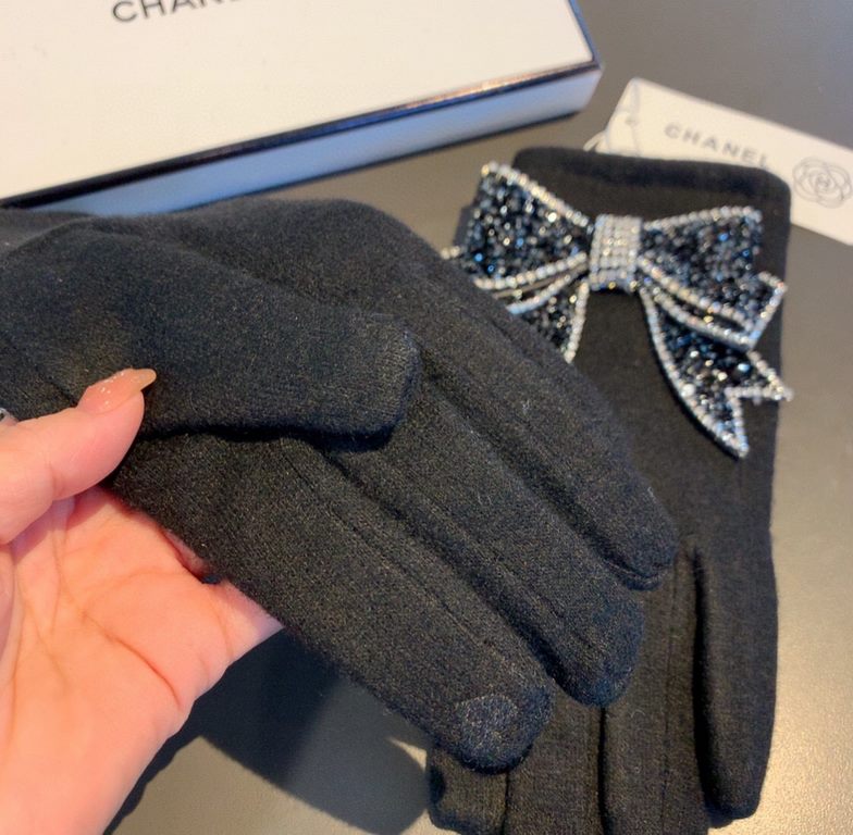 With boxChanel Chanel counter new wool gloves, big bow applique diamond   fashion gloves, fall and winter warm padded lining, super coy bow  , on the hand super comfortable soft, versatile! average size