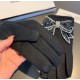 With boxChanel Chanel counter new wool gloves, big bow applique diamond   fashion gloves, fall and winter warm padded lining, super coy bow  , on the hand super comfortable soft, versatile! average size