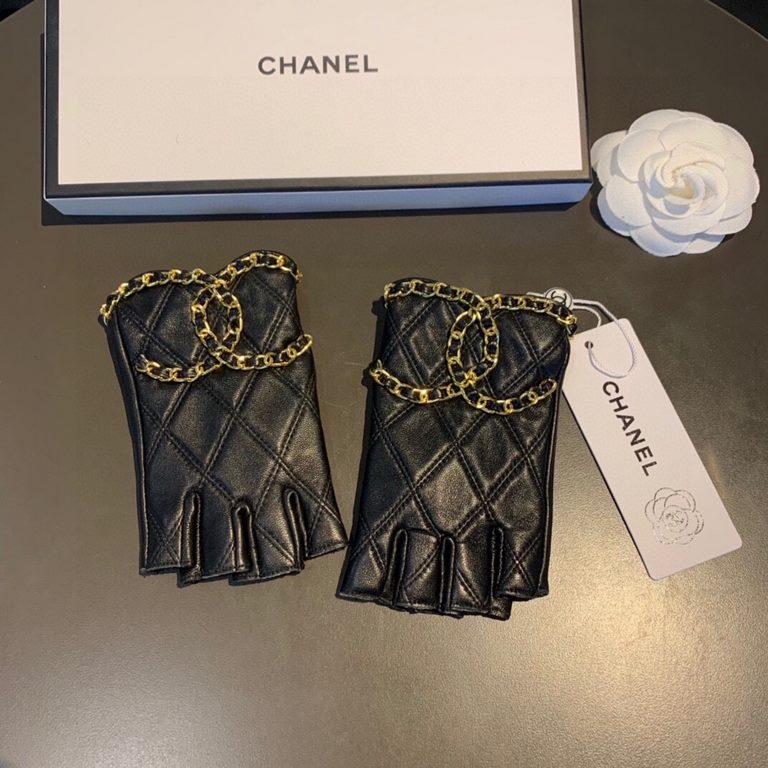 with packagingChanel Chanel 2022 large double C chain fall and winter short   biker   gloves   beautiful drops   worth comparing     the same paragraph of different qualities, kill the market poor products, imported firs