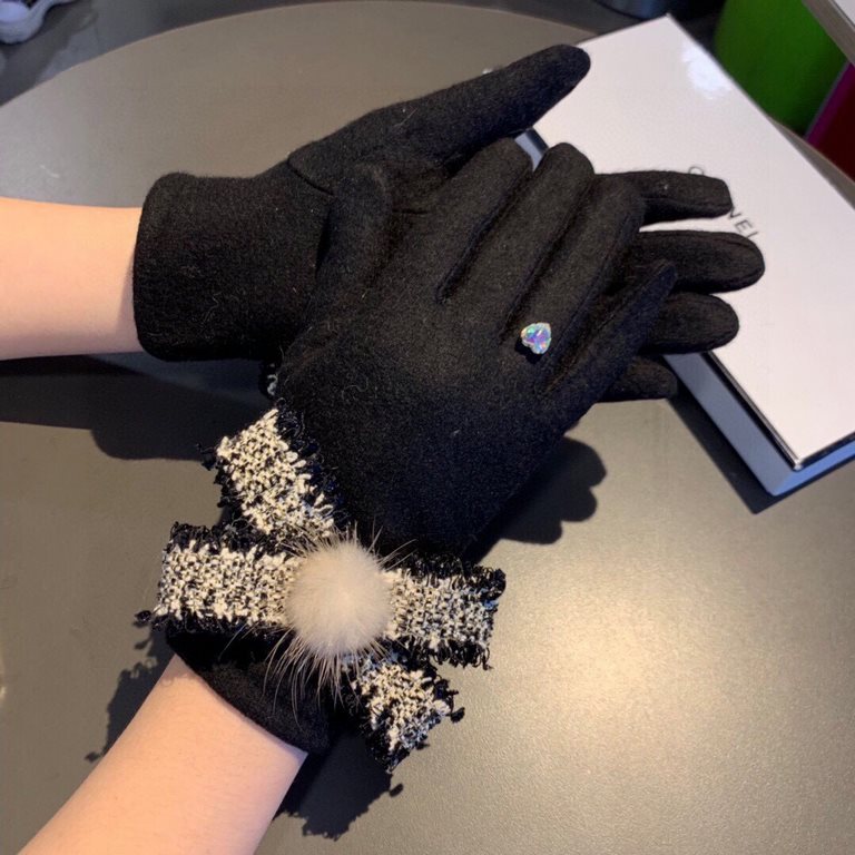 .Chanel Chanel counter new wool gloves, fashion gloves, fall and winter warm padded lining, super whine bow  , on the hand super comfortable and soft, versatile! With box   even size