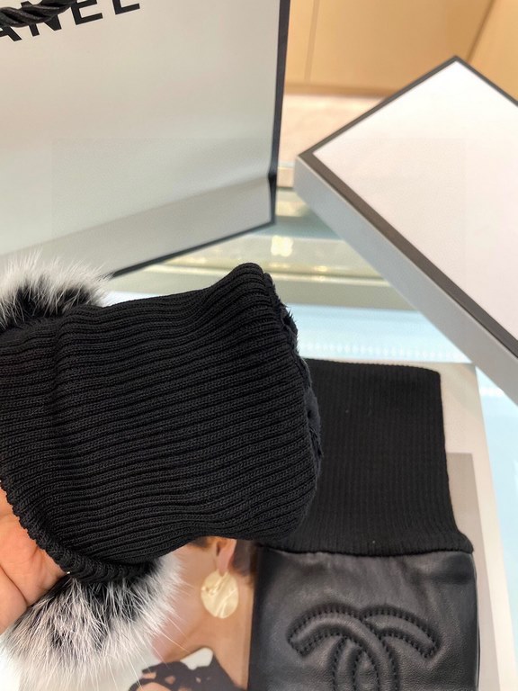 Chanel Chanel fall and winter short lazy rabbit hair gloves   worth comparing     the same paragraph of different quality, kill the market poor product, imported first-class sheepskin  lazy rabbit hair lining padded hand