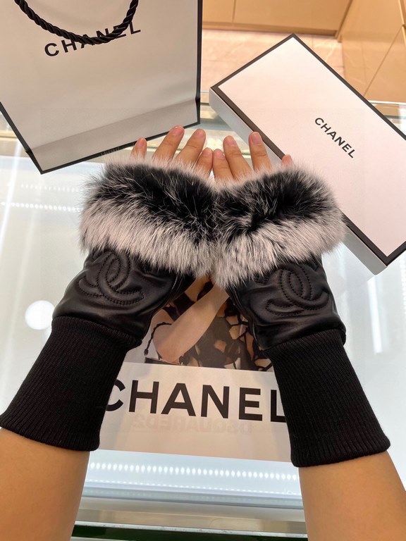 Chanel Chanel fall and winter short lazy rabbit hair gloves   worth comparing     the same paragraph of different quality, kill the market poor product, imported first-class sheepskin  lazy rabbit hair lining padded hand