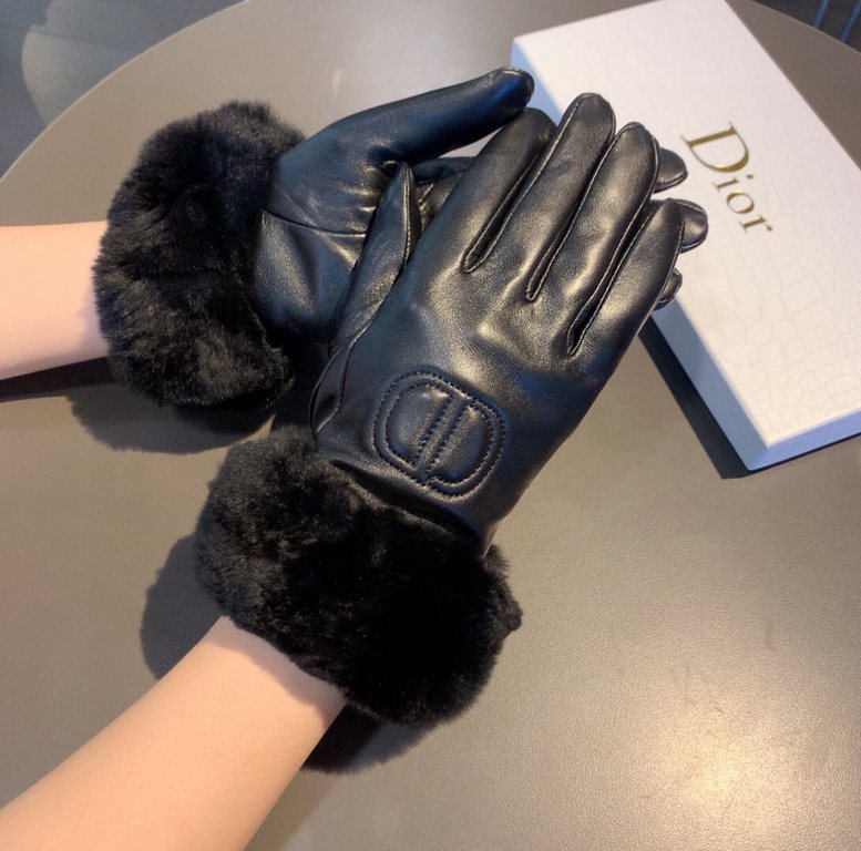 Dior DIDR new 2022 fall and winter lazy rabbit hair CD sheepskin embroidered gloves   cell phone touch screen, worth comparing     the same paragraph different quality, kill the market poor product, imported a first-clas