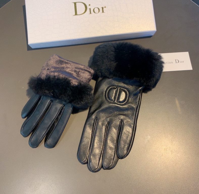 Dior DIDR new 2022 fall and winter lazy rabbit hair CD sheepskin embroidered gloves   cell phone touch screen, worth comparing     the same paragraph different quality, kill the market poor product, imported a first-clas