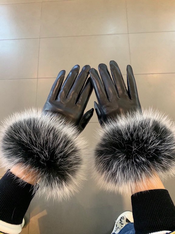 Italian export Chanel original single tail single gloves, using the top white goatskin  fox hair Note that the amount of real fox hair, absolute noblewoman models feel softer and more delicate skin-friendly, better warmt