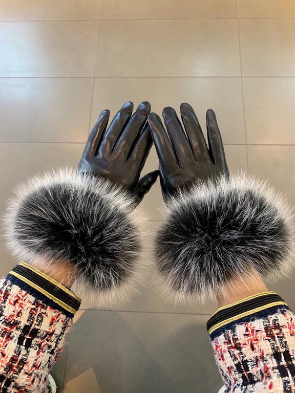 Italian export Chanel original single tail single gloves, using the top white goatskin  fox hair Note that the amount of real fox hair, absolute noblewoman models feel softer and more delicate skin-friendly, better warmt