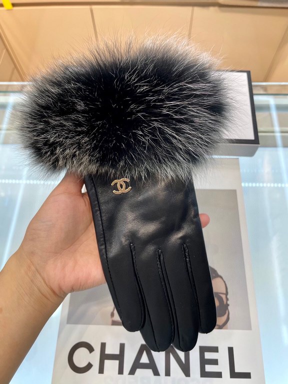 Italian export Chanel original single tail single gloves, using the top white goatskin  fox hair Note that the amount of real fox hair, absolute noblewoman models feel softer and more delicate skin-friendly, better warmt