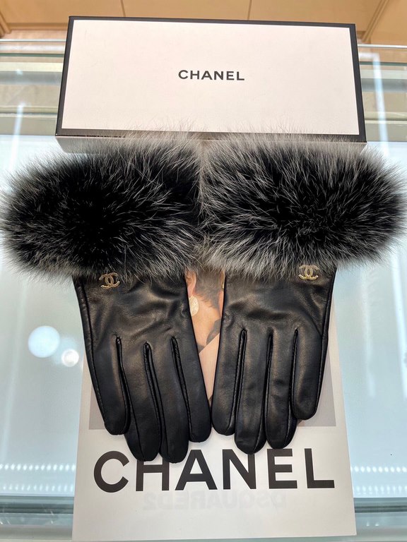 Italian export Chanel original single tail single gloves, using the top white goatskin  fox hair Note that the amount of real fox hair, absolute noblewoman models feel softer and more delicate skin-friendly, better warmt