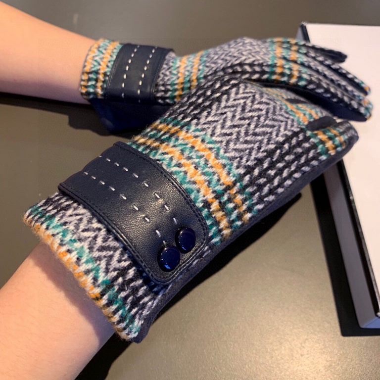 With packaging2022 new Chanel Chanel counter new wool gloves, fashion gloves, fall and winter warm padded lining, on the hand super comfortable and soft, versatile! Average size