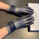 With packaging2022 new Chanel Chanel counter new wool gloves, fashion gloves, fall and winter warm padded lining, on the hand super comfortable and soft, versatile! Average size