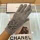 Chanel new cashmere knitted gloves   100% cashmere on the hand that is warm   This section is made of natural high-quality cashmere soft warm and comfortable 7GG double yarn handmade flat knitting handmade non-marking se