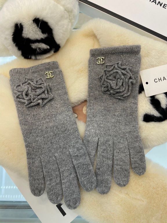 Chanel new cashmere knitted gloves   100% cashmere on the hand that is warm   This section is made of natural high-quality cashmere soft warm and comfortable 7GG double yarn handmade flat knitting handmade non-marking se