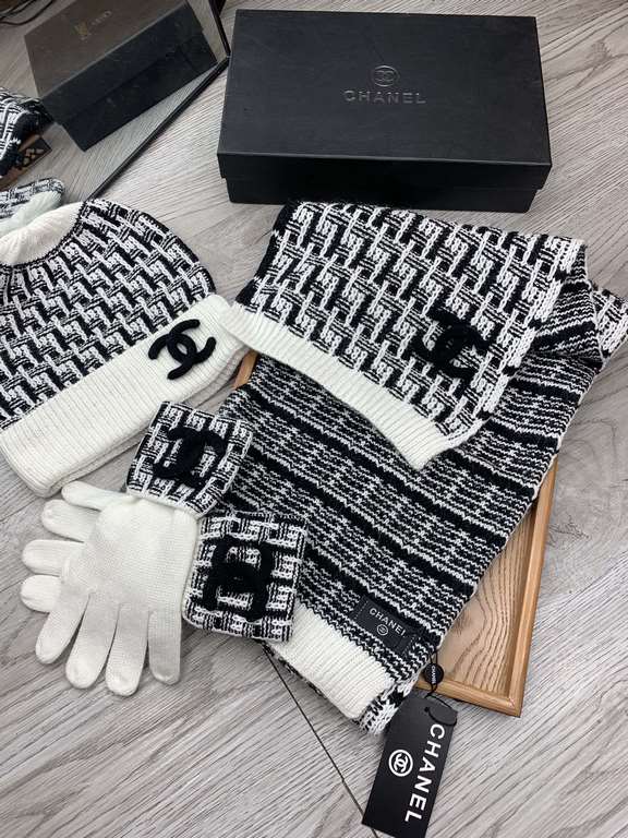 . C home. [Three-piece wool suit hat  scarf  gloves] classic suit hat! Warm and super comfortable ~ winter Miss ageing artifacts Oh ~ this winter you are missing such a set of suit hat la ~ and warm and stylish! Men's an