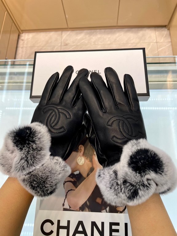 Chanel's latest embroidered double C logo Leather imported Essex skin Spiked with top-white goatskin  lazy rabbit   hair, the feel is softer and more delicate sticky greasy skin-friendly, better warmth of the natural dye