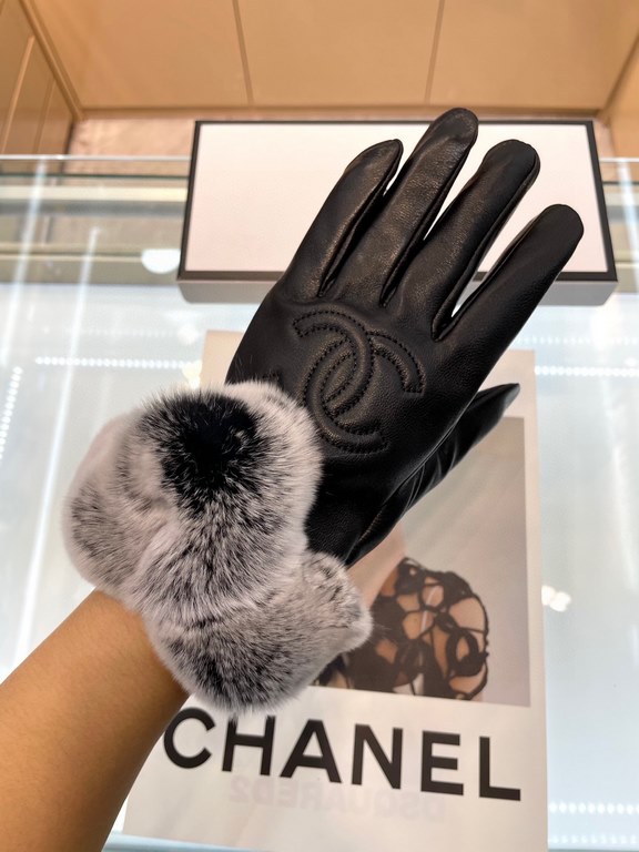 Chanel's latest embroidered double C logo Leather imported Essex skin Spiked with top-white goatskin  lazy rabbit   hair, the feel is softer and more delicate sticky greasy skin-friendly, better warmth of the natural dye