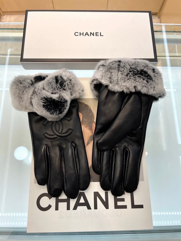 Chanel's latest embroidered double C logo Leather imported Essex skin Spiked with top-white goatskin  lazy rabbit   hair, the feel is softer and more delicate sticky greasy skin-friendly, better warmth of the natural dye