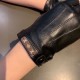 2022 LV new short gloves, fashion biker   gloves, fall and winter new cloth lining, fashion   on the hand super comfortable soft and versatile! Set beauty goddess must-have   with box   yardage ML